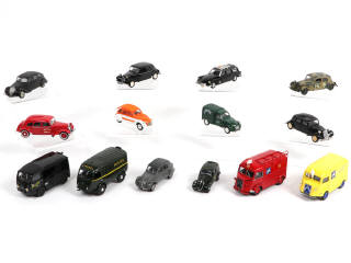 Lot 216 - DIVERS (16)