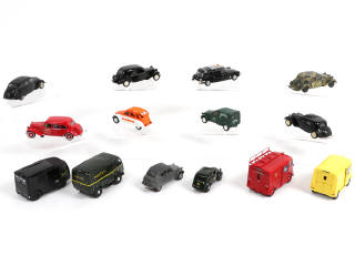 Lot 216 - DIVERS (16)