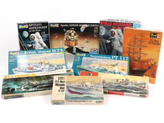 Lot 38 - REVELL (USA) (9)