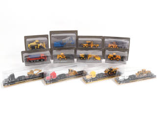 Lot 132 - DIVERS (16)