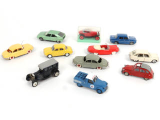 Lot 62 - DIVERS (11)