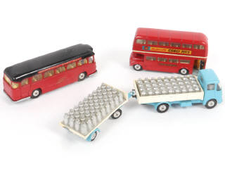 Lot 174 - CORGI TOYS (GB) (3)