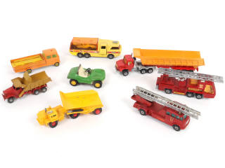 Lot 53 - DIVERS (9)