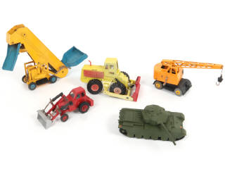Lot 304 - DINKY TOYS (GB) (5)