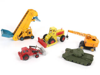 Lot 304 - DINKY TOYS (GB) (5)