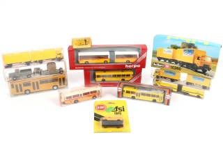 Lot 63 - DIVERS (12)