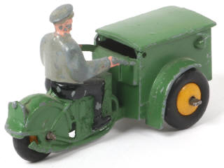 Lot 319 - DINKY TOYS (FRANCE) (1)
