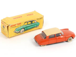 Lot 340 - DINKY TOYS (FRANCE) (1)