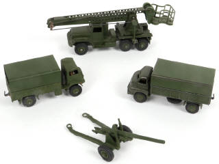 Lot 313 - DINKY TOYS (GB) (4)