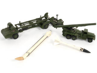 Lot 306 - DINKY TOYS (GB) (2)