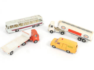 Lot 302 - DINKY TOYS (GB) (4)