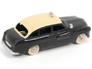 Lot 332 - DINKY TOYS (FRANCE) (1)