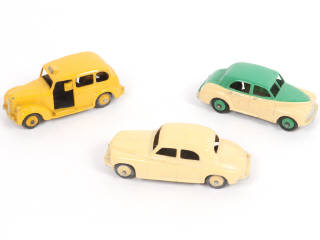 Lot 349 - DINKY TOYS (GB) (3)