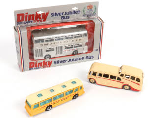 Lot 354 - DINKY TOYS (GB) (3)