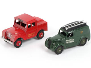 Lot 324 - DINKY TOYS (GB) (2)