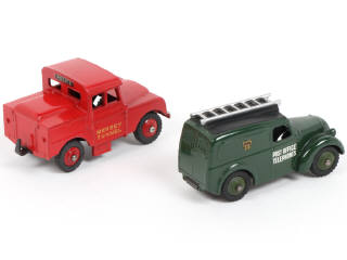 Lot 324 - DINKY TOYS (GB) (2)