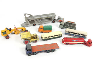Lot 372 - DINKY TOYS (9)