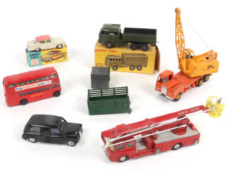 Lot 98 - DIVERS (8)