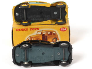 Lot 337 - DINKY TOYS (GB) (2)