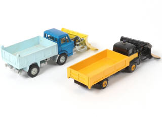 Lot 334 - DINKY TOYS (GB) (2)