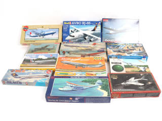 Lot 35 - DIVERS (13)