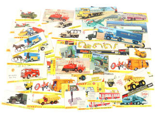 Lot 374 - DINKY TOYS (20)