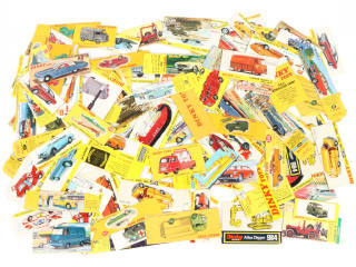 Lot 376 - DINKY TOYS (60)