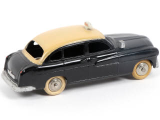 Lot 401 - DINKY TOYS (FRANCE) (1)