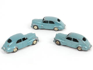 Lot 433 - DINKY TOYS (FRANCE) (3)