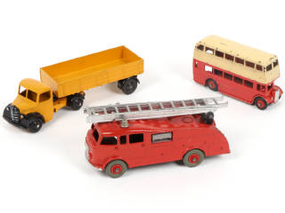 Lot 355 - DINKY TOYS (GB) (3)