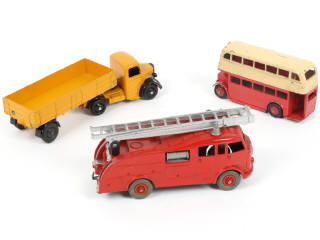 Lot 355 - DINKY TOYS (GB) (3)