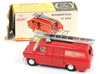 Lot 330 - DINKY TOYS (GB) (1)