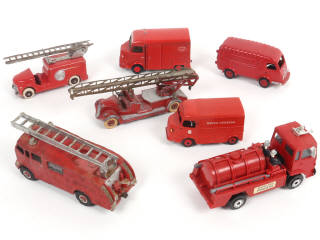 Lot 53 - DIVERS (7)