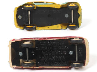 Lot 353 - DINKY TOYS (GB) (2)