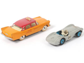 Lot 358 - DINKY TOYS (GB) (2)