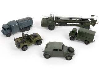 Lot 403 - DINKY TOYS (GB) (5)