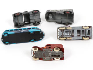 Lot 43 - DIVERS (4)
