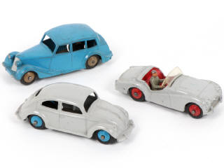 Lot 383 - DINKY TOYS (GB) (3)