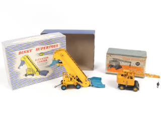 Lot 452 - DINKY TOYS (FRANCE) (2)