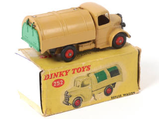 Lot 329 - DINKY TOYS (GB) (1)