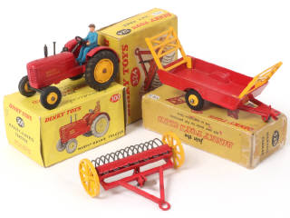 Lot 382 - DINKY TOYS (GB) (3)