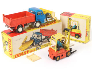 Lot 375 - DINKY TOYS (GB) (2)