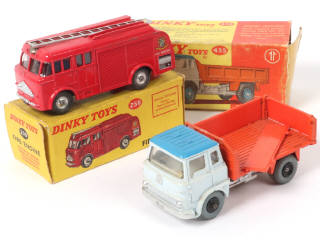 Lot 367 - DINKY TOYS (GB) (2)