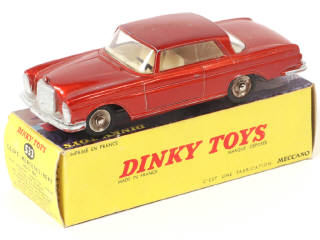 Lot 423 - DINKY TOYS (FRANCE) (1)