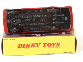 Lot 423 - DINKY TOYS (FRANCE) (1)