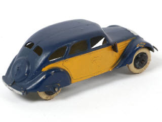 Lot 228 - DINKY TOYS (FRANCE) (1)