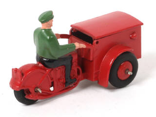 Lot 224 - DINKY TOYS (FRANCE) (1)