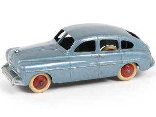 Lot 242 - DINKY TOYS (FRANCE) (1)