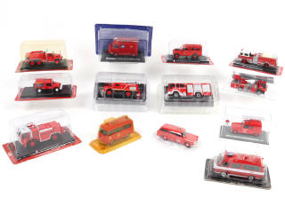 Lot 151 - DIVERS (13)