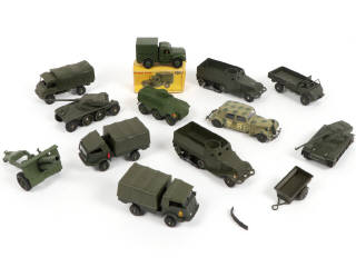 Lot 145 - DIVERS (13)